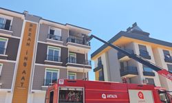 Antalya'da 3 katlı binada yangın