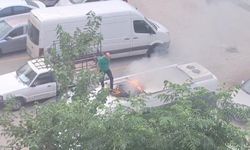 Park halindeki araç alev aldı