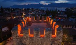 Antalya'nın tarihi kapısı aydınlatıldı