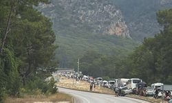 TIR devrilidi trafik felç oldu