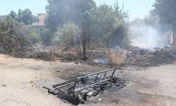 Kepez'de çekyattan sıçrayan yangın evleri tehdit etti