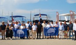 Kemer'de mavi bayraklar teslim edildi