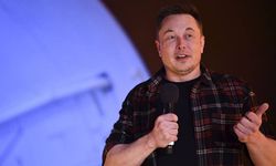 Elon Musk dünyanın ilk dolar trilyoneri