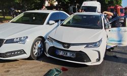 Antalya'da halk otobüsü kaza yaptı