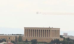 Türk Yıldızları'ndan prova uçuşu