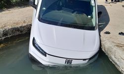Manavgat'ta araç sulama kanalına düştü