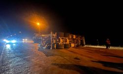 Beton mikseri devrildi