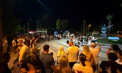 Kemer sokaklarında canlı müzik