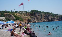 Ispartalılar yüzmek için Antalya’ya geliyor