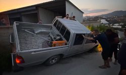Ehliyetsiz sürücünün kazası kameralara yansıdı