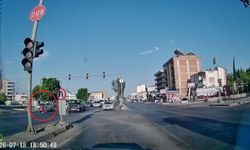 Motosiklet sürücüsü havada takla attı