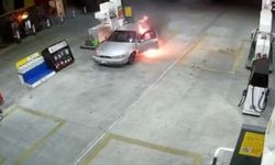 Yakıt almaya geldi, aracı alev topuna döndü