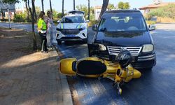 Hafif ticari araç motorlu bisiklete çarptı