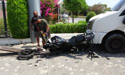 Manavgat'ta tur minibüsü kaza yaptı!