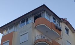 Manavgat'ta fırtına pencereyi uçurdu