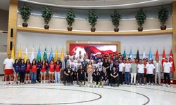 Özdemir şampiyon sporcuları ağırladı