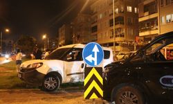 Muratpaşa'da kazada araç hurdaya döndü