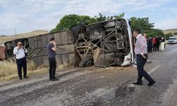 Yolcu otobüsü devrildi: 3’ü ağır 41 yaralı