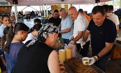 Kemer'de aşure ikramı