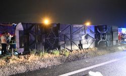 Yolcu otobüsü devrildi: 40 yaralı