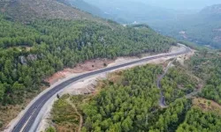 Kemer-Kumluca yolu trafiğe kapatıldı