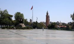 Antalya'da kent merkezi boş kaldı