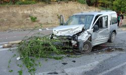 Manavgat'ta 4 kişi kazada yaralandı