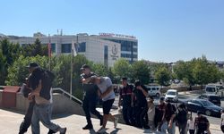 Kadın kıyafeti giydirip şantaj yaptılar