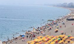 Antalya'da sahiller doldu taştı