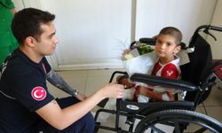 Kurtardığı minik Yasin'le duygulandıran buluşma
