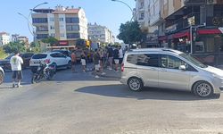 Hafif ticari araçla motosiklet çarpıştı