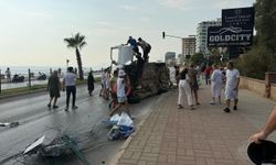 Ticari araç ışık levhasına çarptı