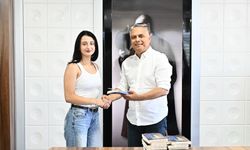 Muratpaşa'da başarılı öğrencilere hediye çeki verildi