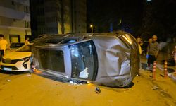 Muratpaşa'da otomobil takla attı