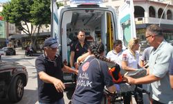 Hafif ticari araç ile motosiklet çarpıştı
