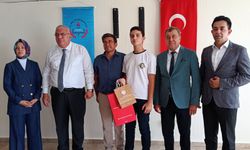 Kumluca'da dereceye giren öğrencilere ödül