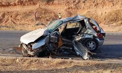 Otomobiller çarpıştı: 3 ölü, 3 yaralı