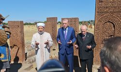 Erdoğan, Ahlat Selçuklu Kabristanı'nı ziyaret etti