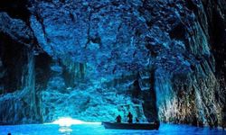 Antalya’da denizin içinde saklı mağara