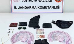 Döşemealtı'da hırsızlık şüphelileri yakalandı