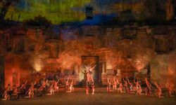 Aspendos'ta perde kapandı