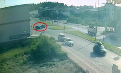 Kavşakta kaza anı kamerada