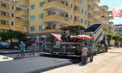 Atatürk Caddesi'nde sıcak asfalt çalışması