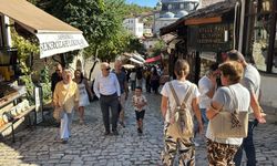 Tarihi sokaklarda hafta sonu hareketliliği