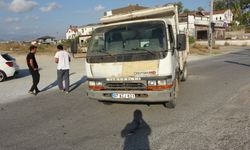 Manavgat'ta kamyonet ile otomobil çarpıştı