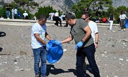 Kemer'de deniz ve sahil temizliği