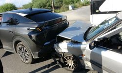 Otomobiller çarpıştı: 1 yaralı