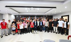 Başkan Uysal, güreşçilerle bir araya geldi