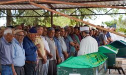 Korkuteli'de üç kişilik aile yan yana defnedildi