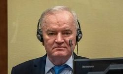 Srebrenitsa Soykırımı suçlusu Mladiç, askeri törenle defnedildi